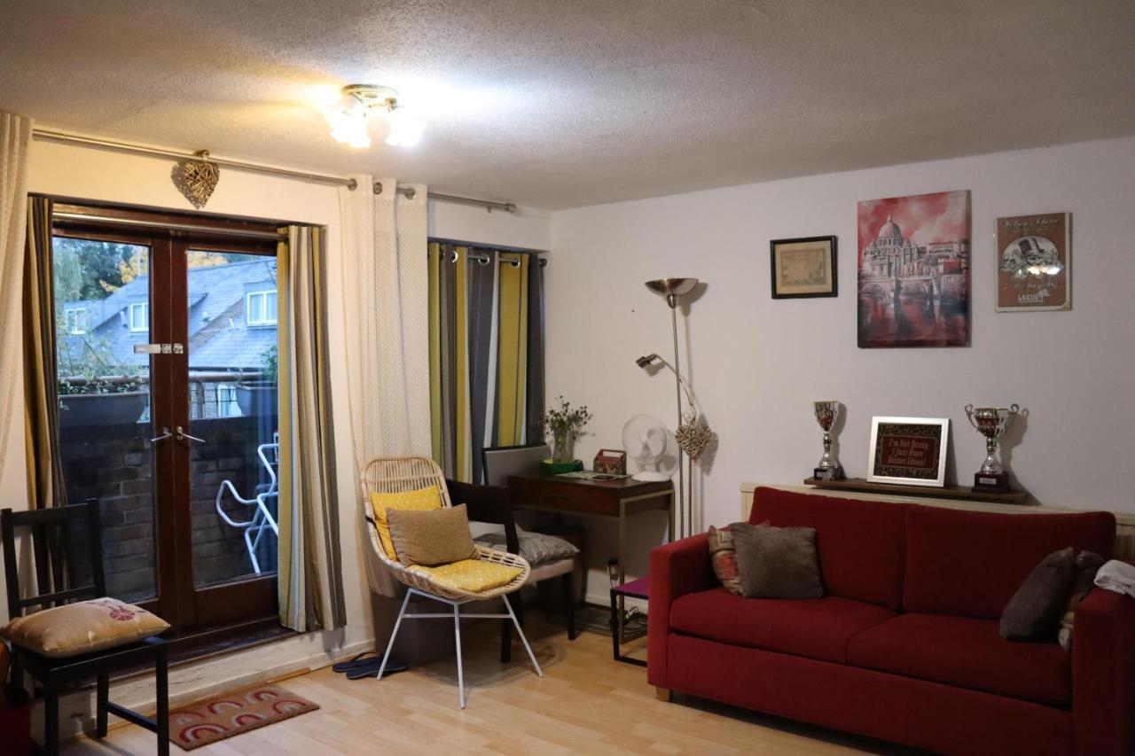Comfortable 2-bed House In Zone 2 Hébergement de vacances Londres