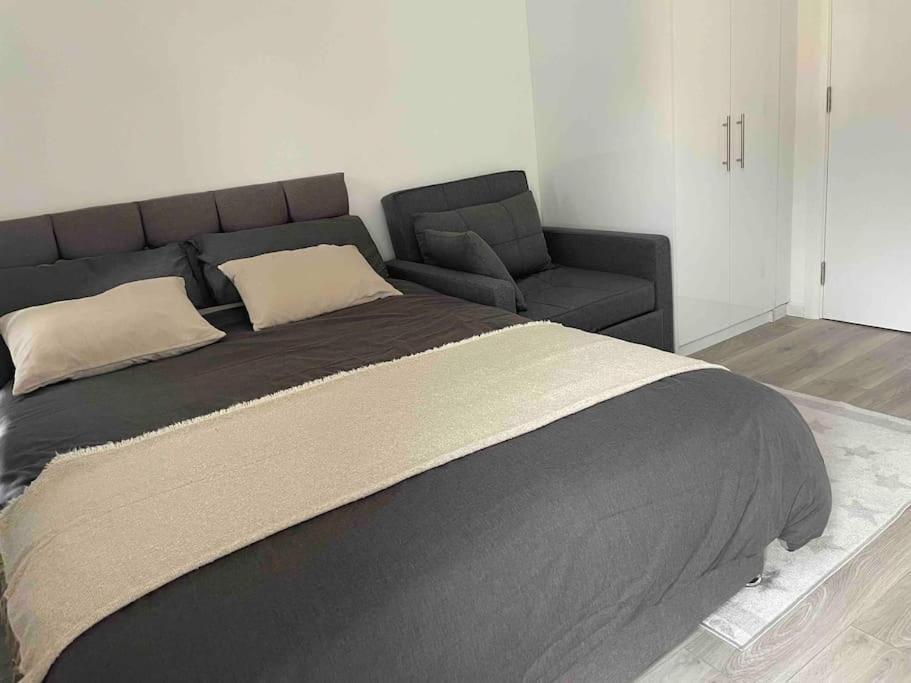 Apartment Flat Private Shower Wc And Kitchenette *