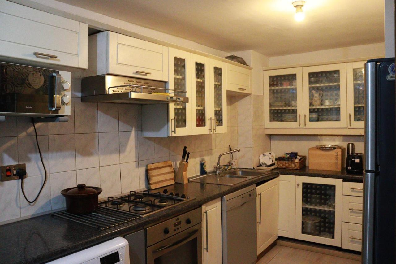 Comfortable 2-bed House In Zone 2 * Londres