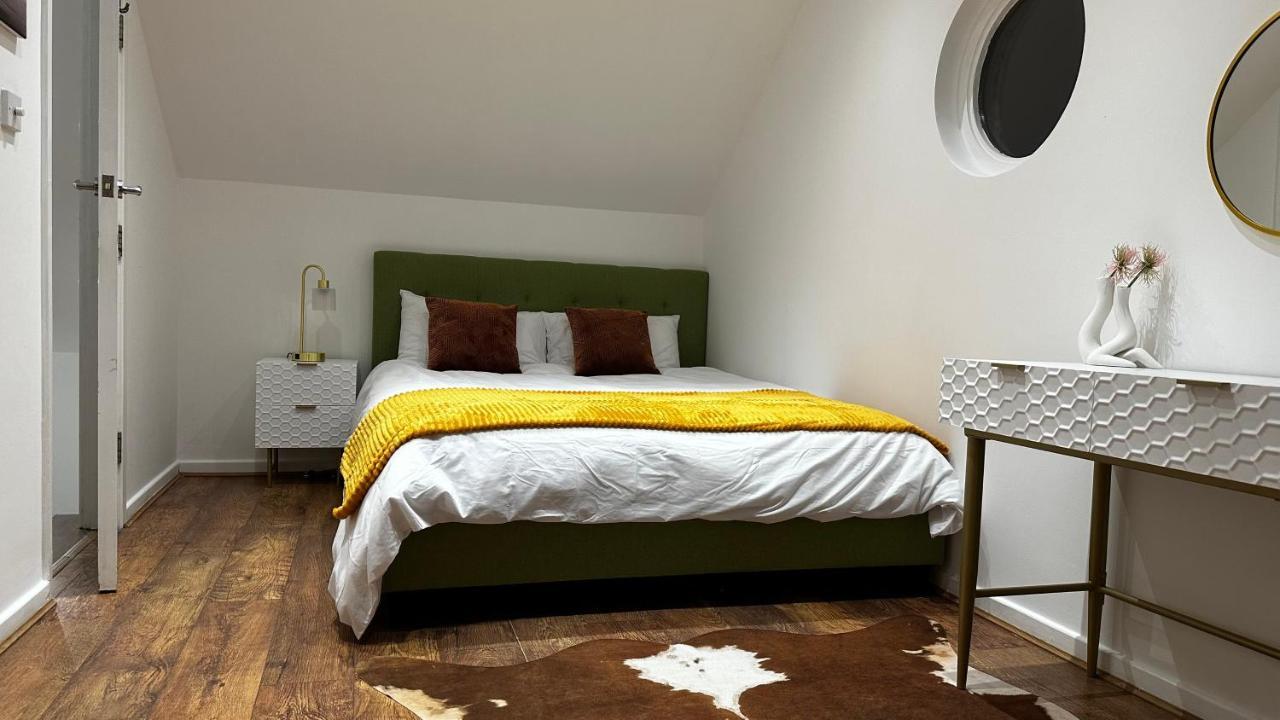 Aldo's 2 Bedroom Townhouse N1 Feriehus London