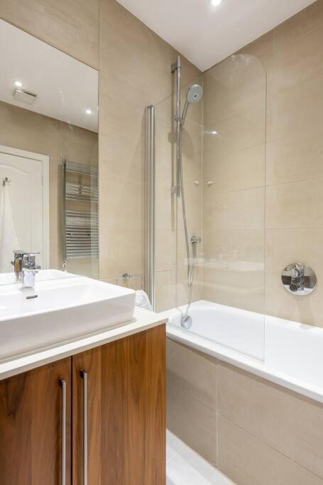 Apartment Beaufort Gardens In Knightsbridge *