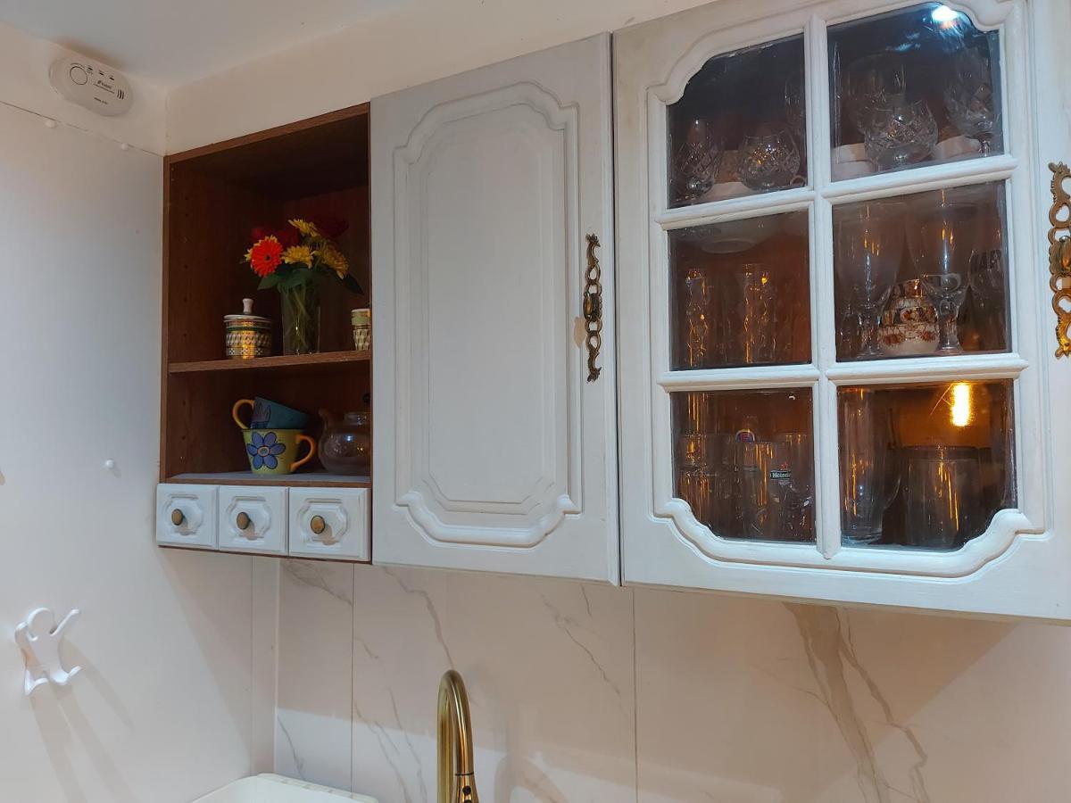 Free Parking - 4 Bed - 3 Bath - Sofa Bed - Digital Lock Entry Vakantiehuis Londen