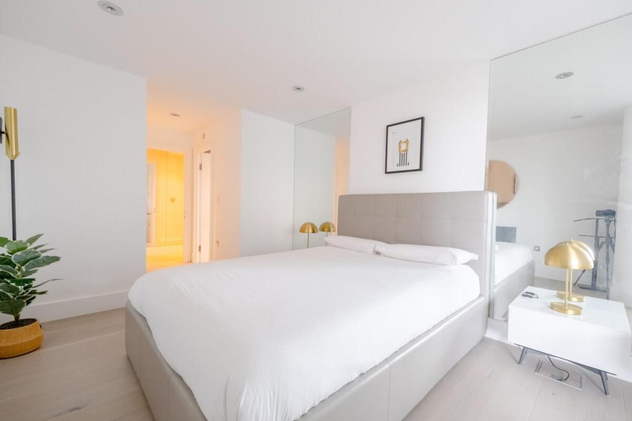 2bd Flat W River View Balcony - Vauxhall! Londra
