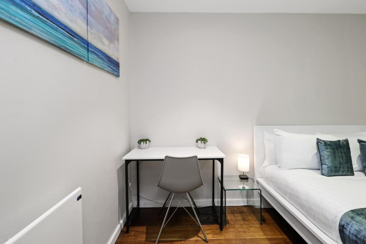Appartement Spacious 1 Bedroom Flat *