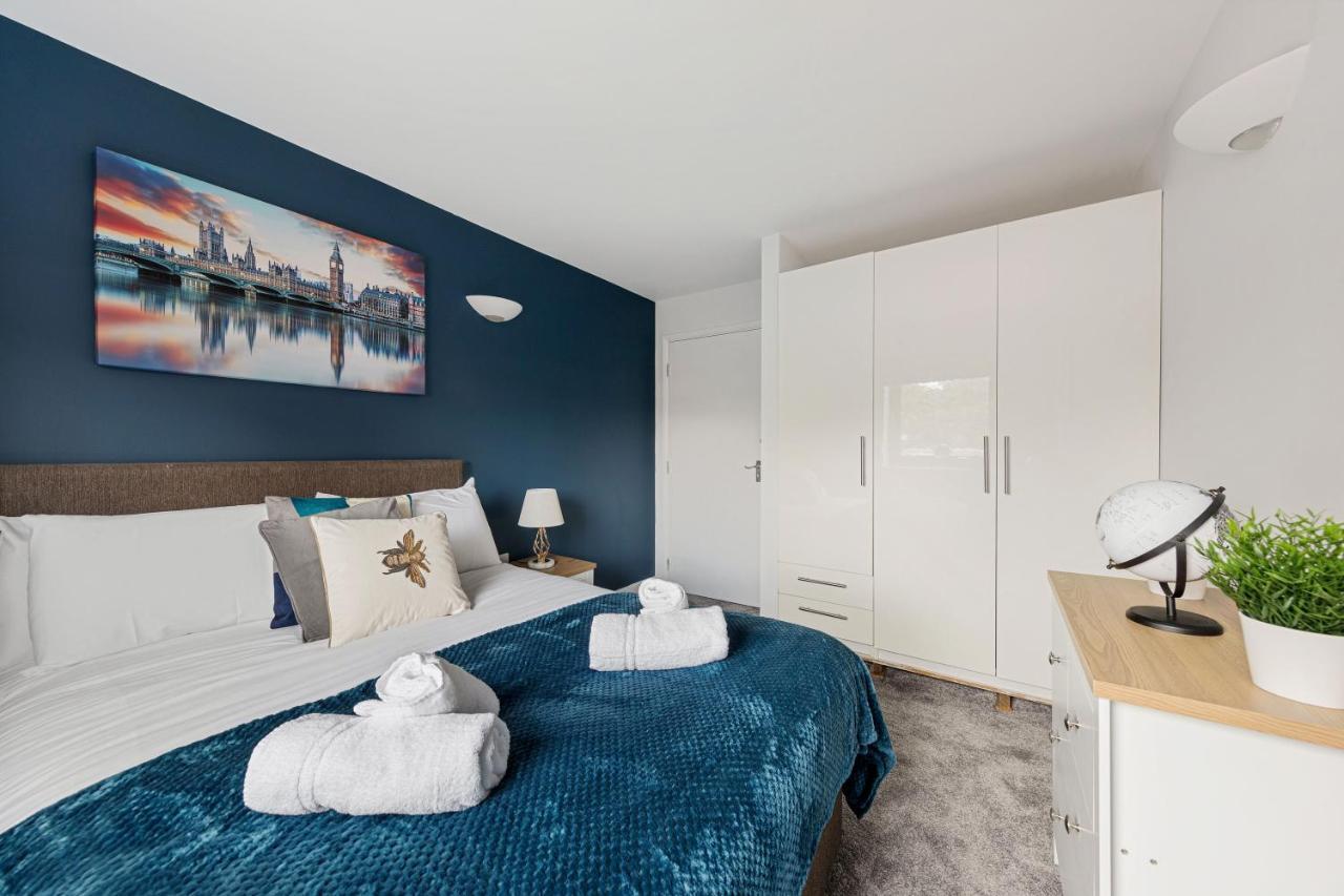 2bed2bath Spacious Modern Near Csm * London