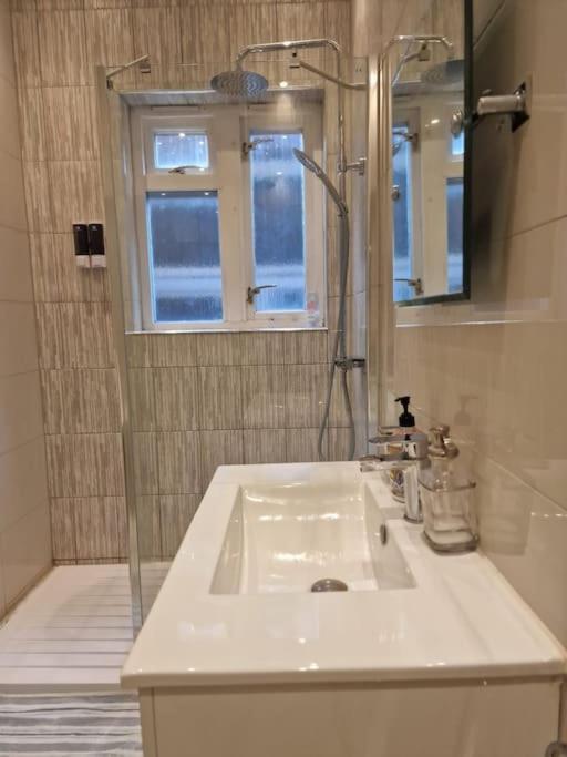 Quintessentially 'london' Flat * Londra