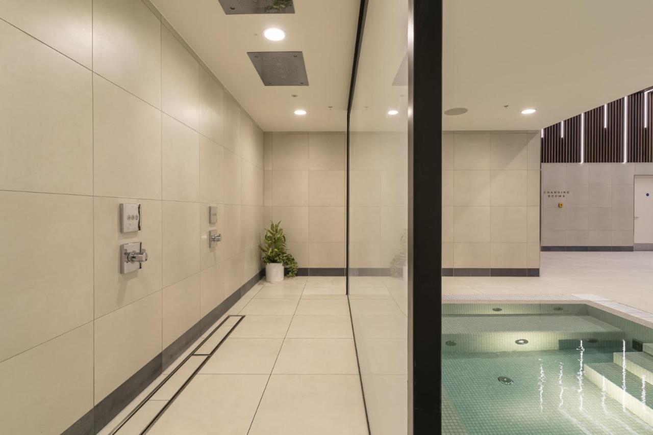 One And Two Bedroom At Coppermaker Square In Lively Stratford Aparthotel *