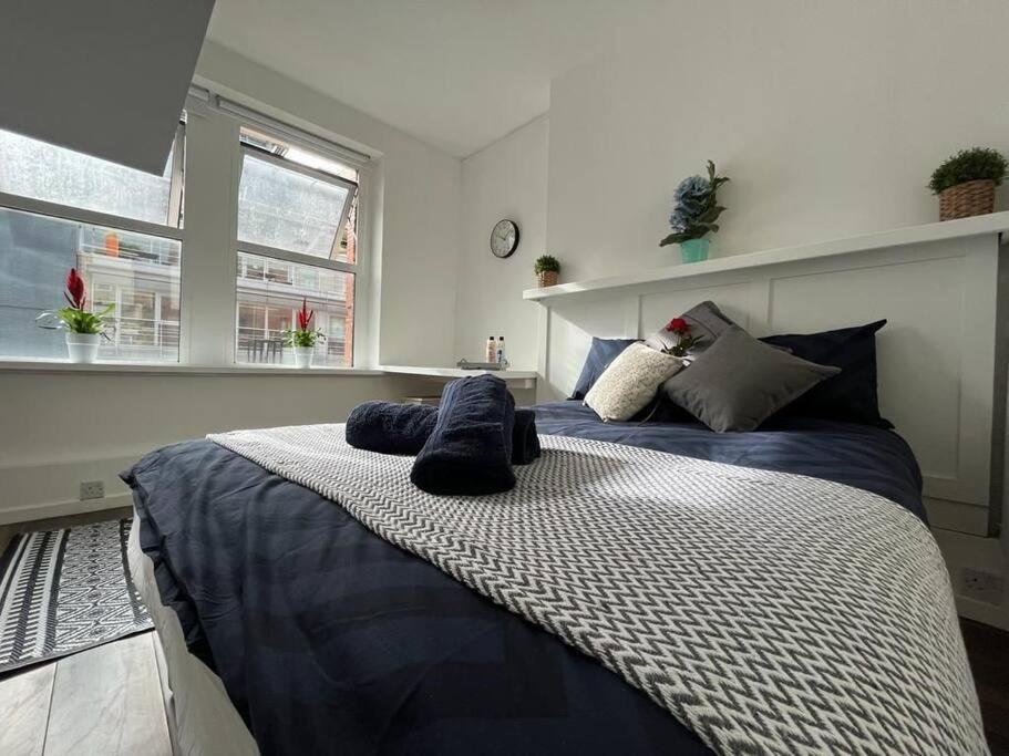 Glasshouse Yard Studio's F1 London