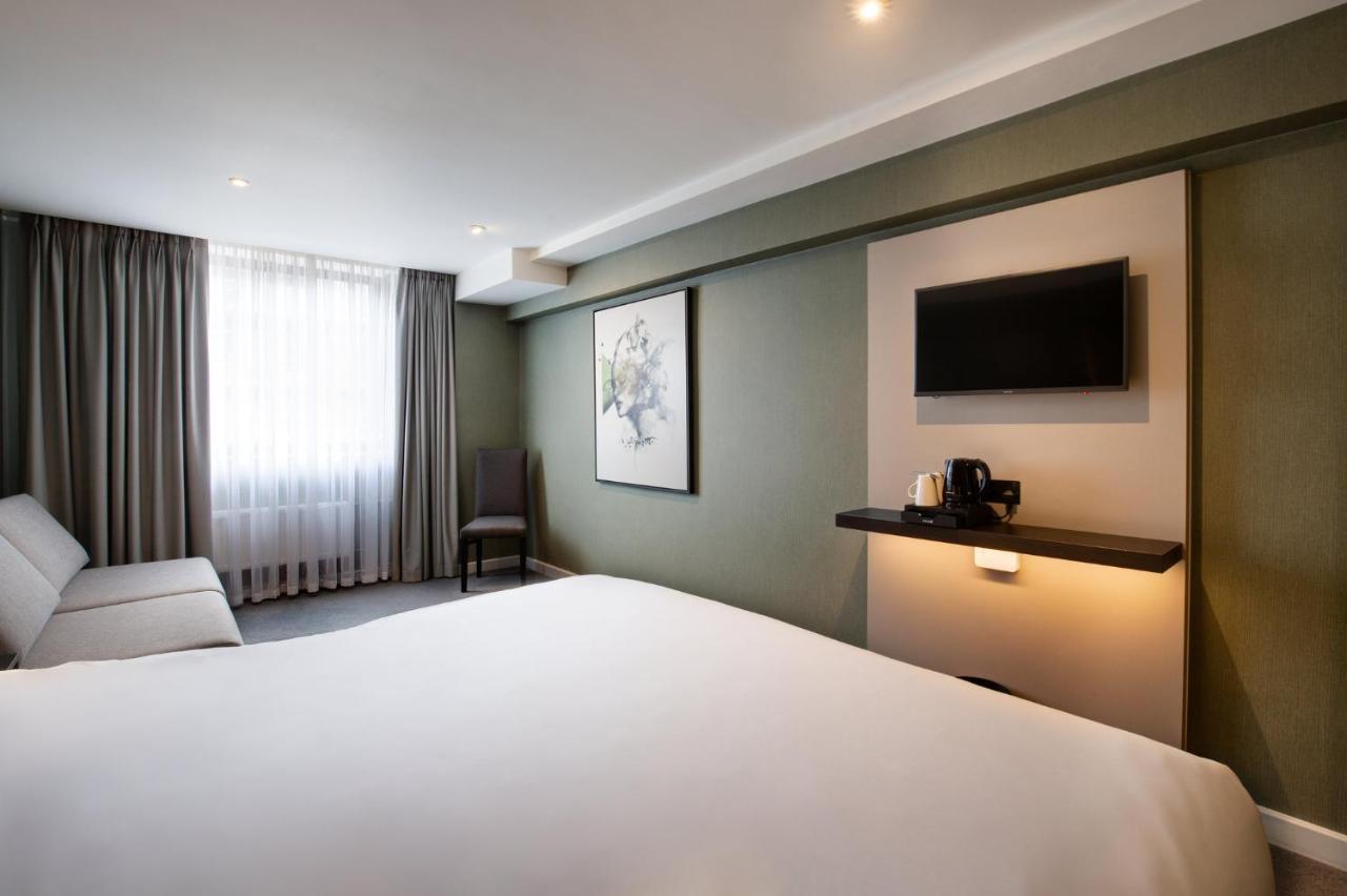 Sleeper At Royal National Hotell