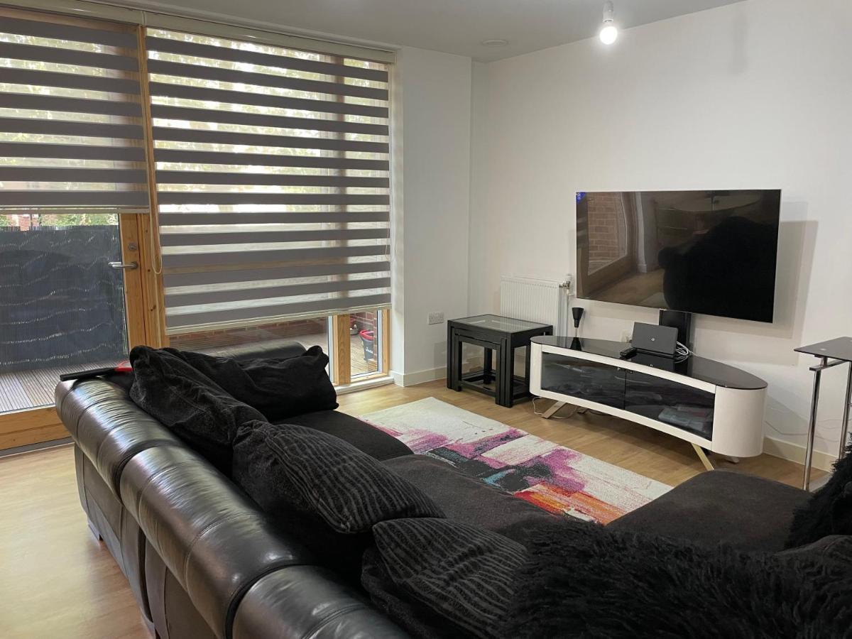Leilighet Spacious 2 Bedroom Modern Flat & Parking *