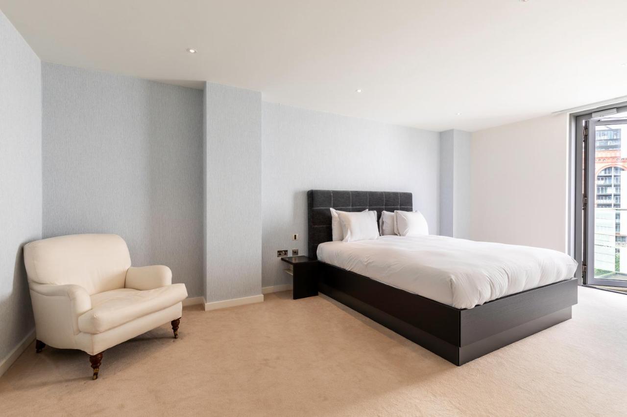 Beautiful 4 Bed Abode Near Imperial Wharf Lejlighed London