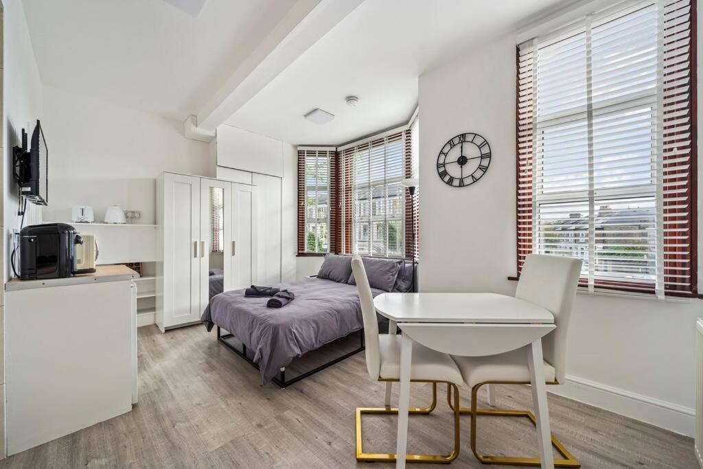 Charming Flat In Shepherds Bush * Londra