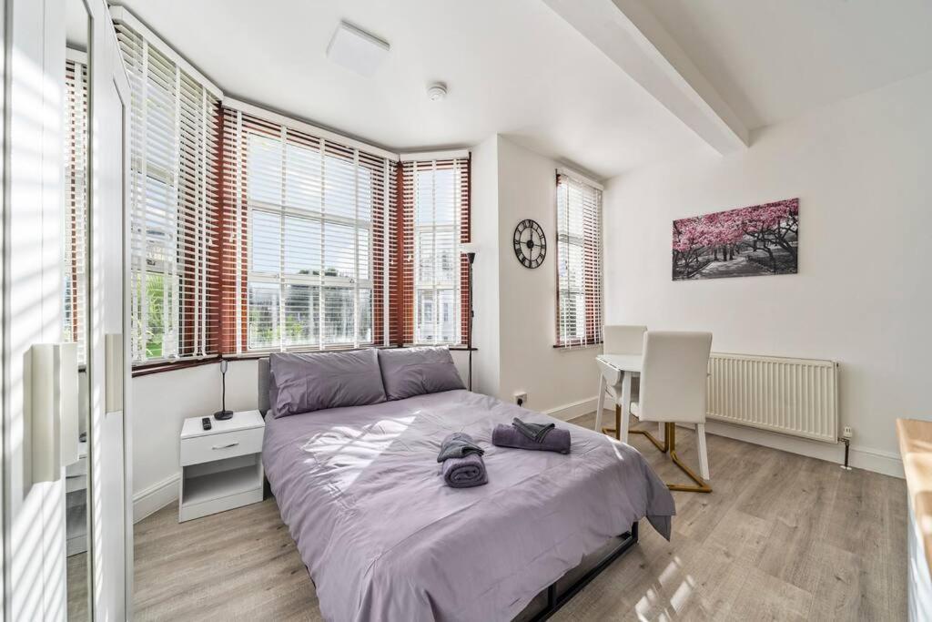 Charming Flat In Shepherds Bush Londra