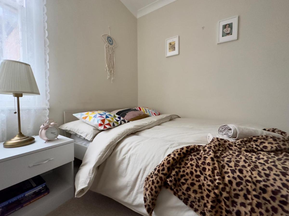 Cosy 3 Bedroom Flat Nearby Willsden Londra