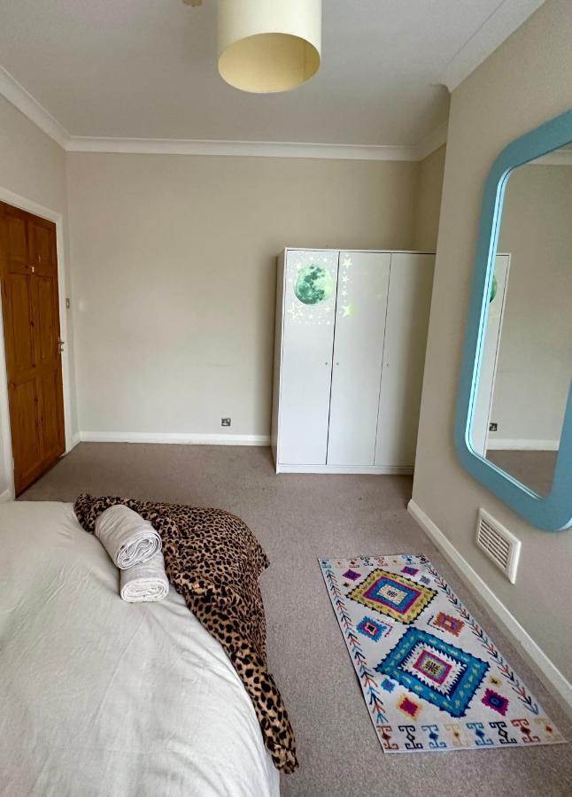 Privatunterkunft Cosy 3 Bedroom Flat Nearby Willsden