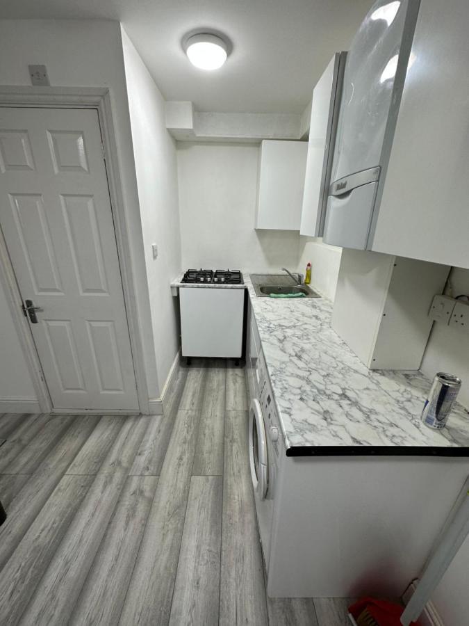 3 Bedroom Bayswater Apartment London