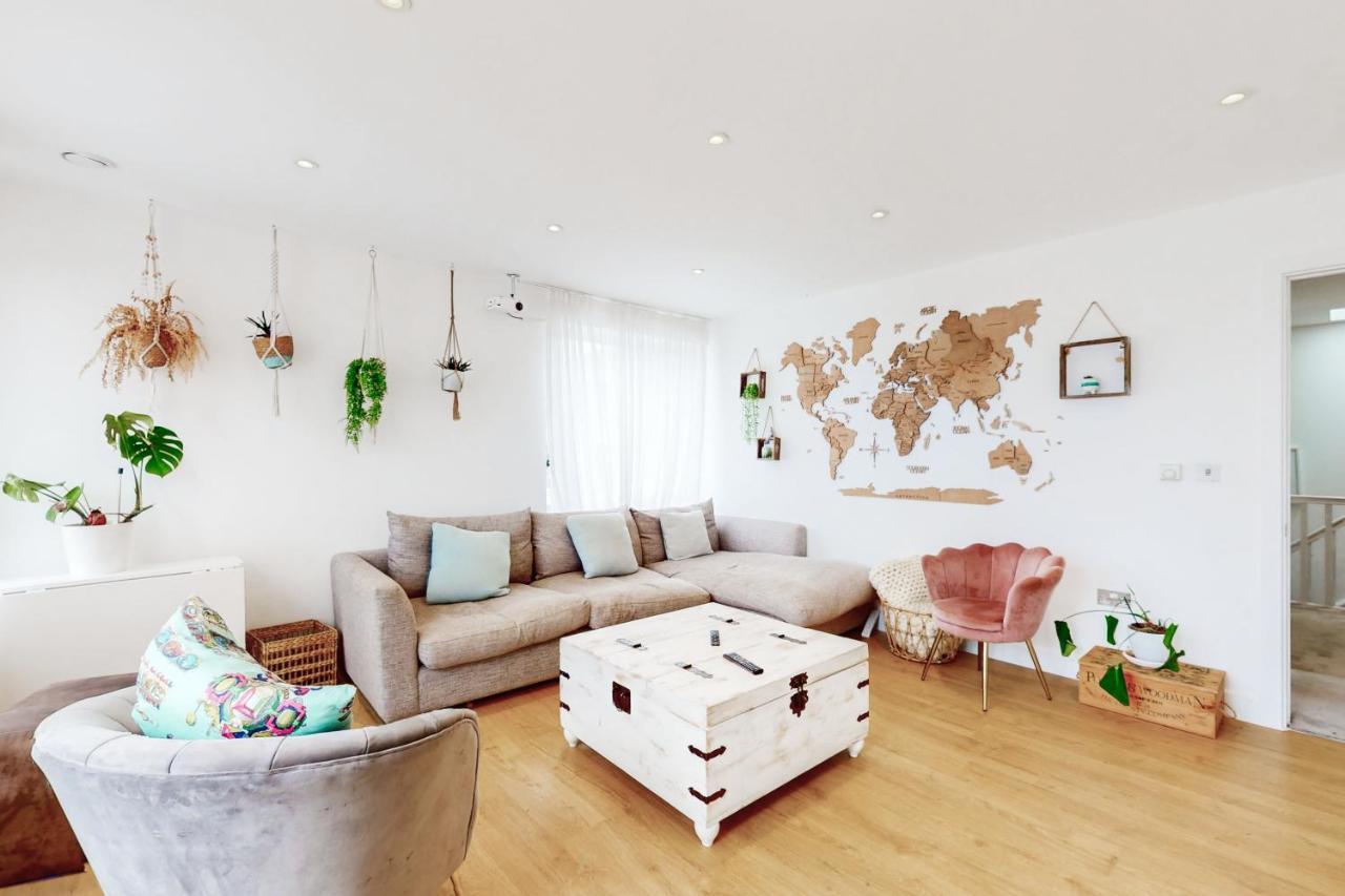 Modern And Spacious 4 Bed House In The Centre Hébergement de vacances Londres