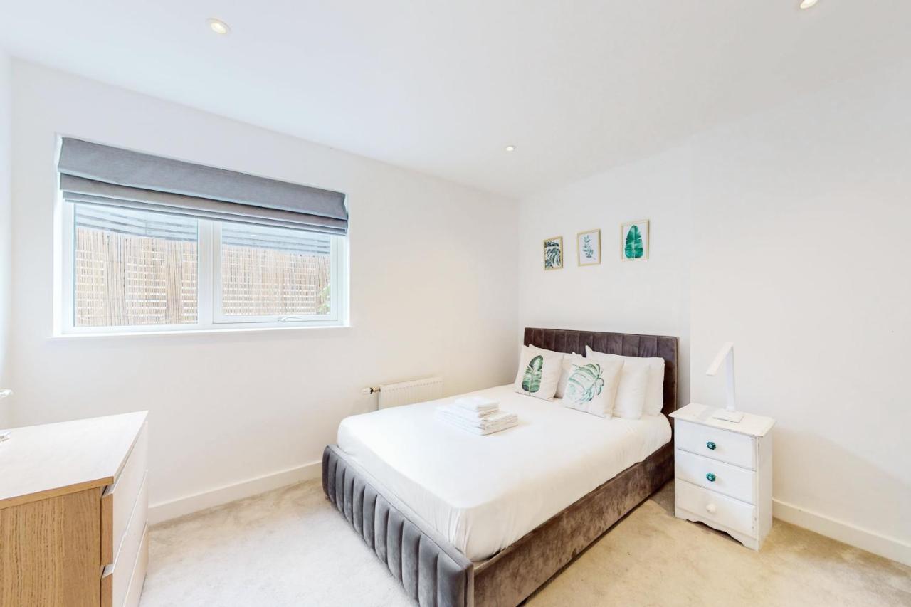 Modern And Spacious 4 Bed House In The Centre Hébergement de vacances