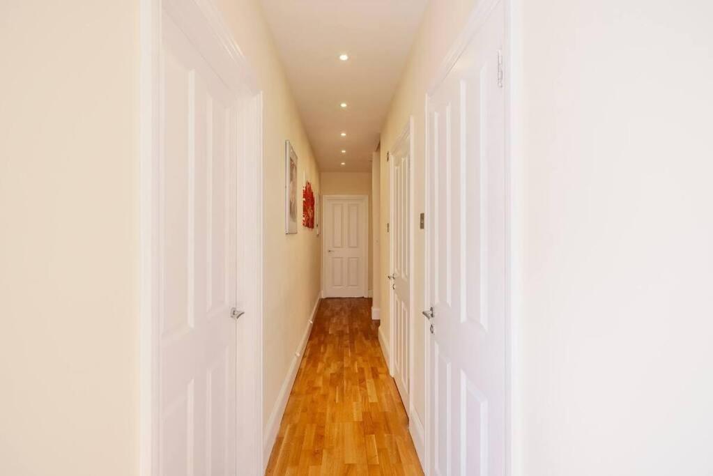 Bright And Quiet 2-bed 2-bath With Great Patio Appartement Londres