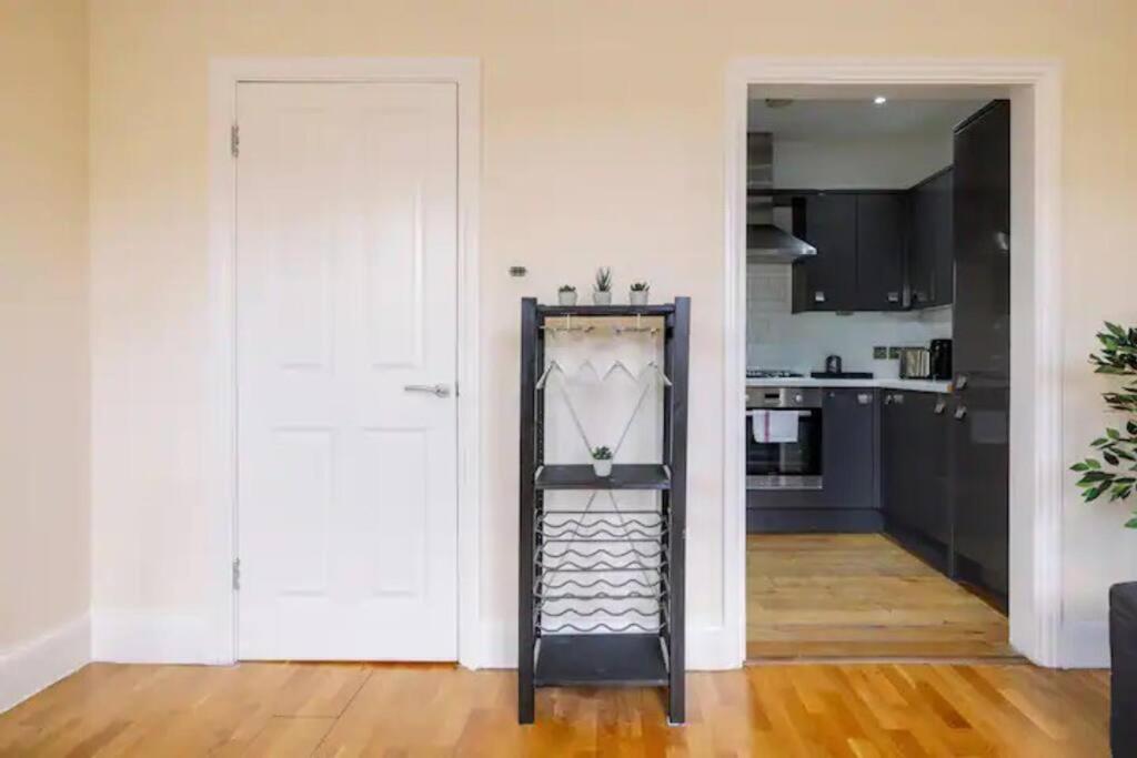 Bright And Quiet 2-bed 2-bath With Great Patio Appartement Londres