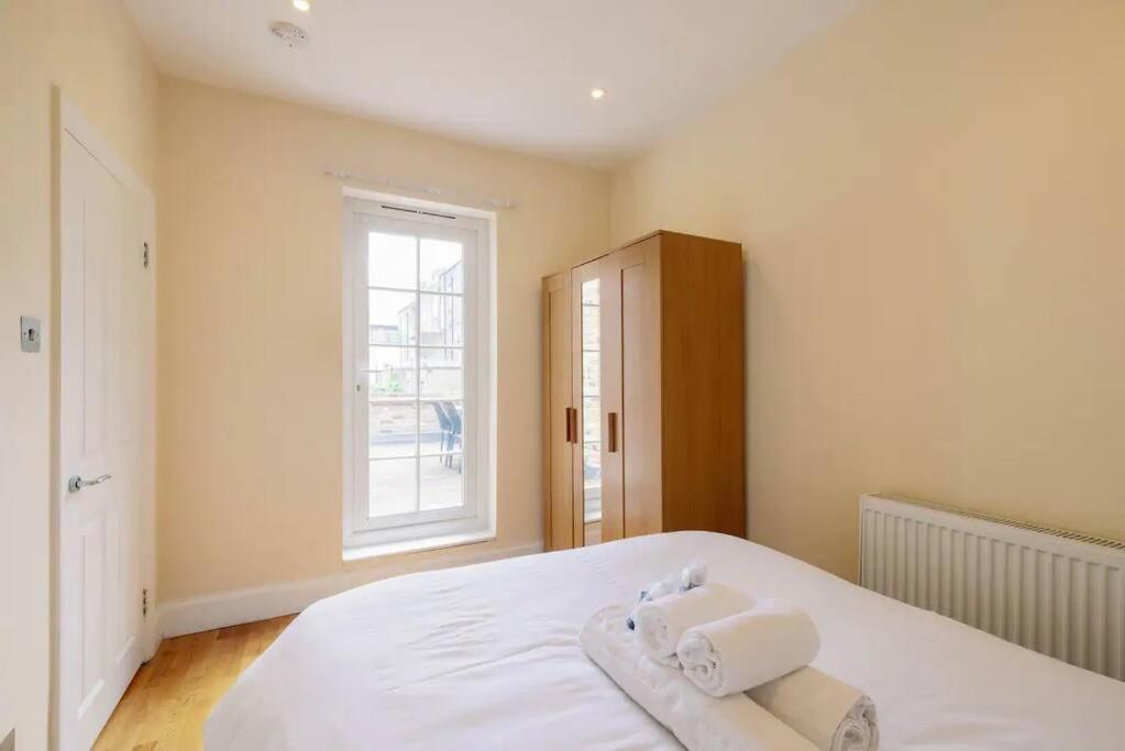 Bright And Quiet 2-bed 2-bath With Great Patio Appartement