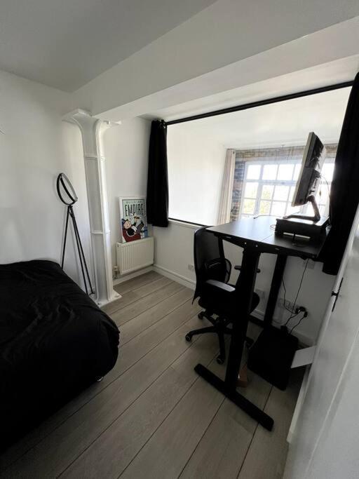 Luxury Artistic 2 Bedroom W/balcony-great Location Leilighet *
