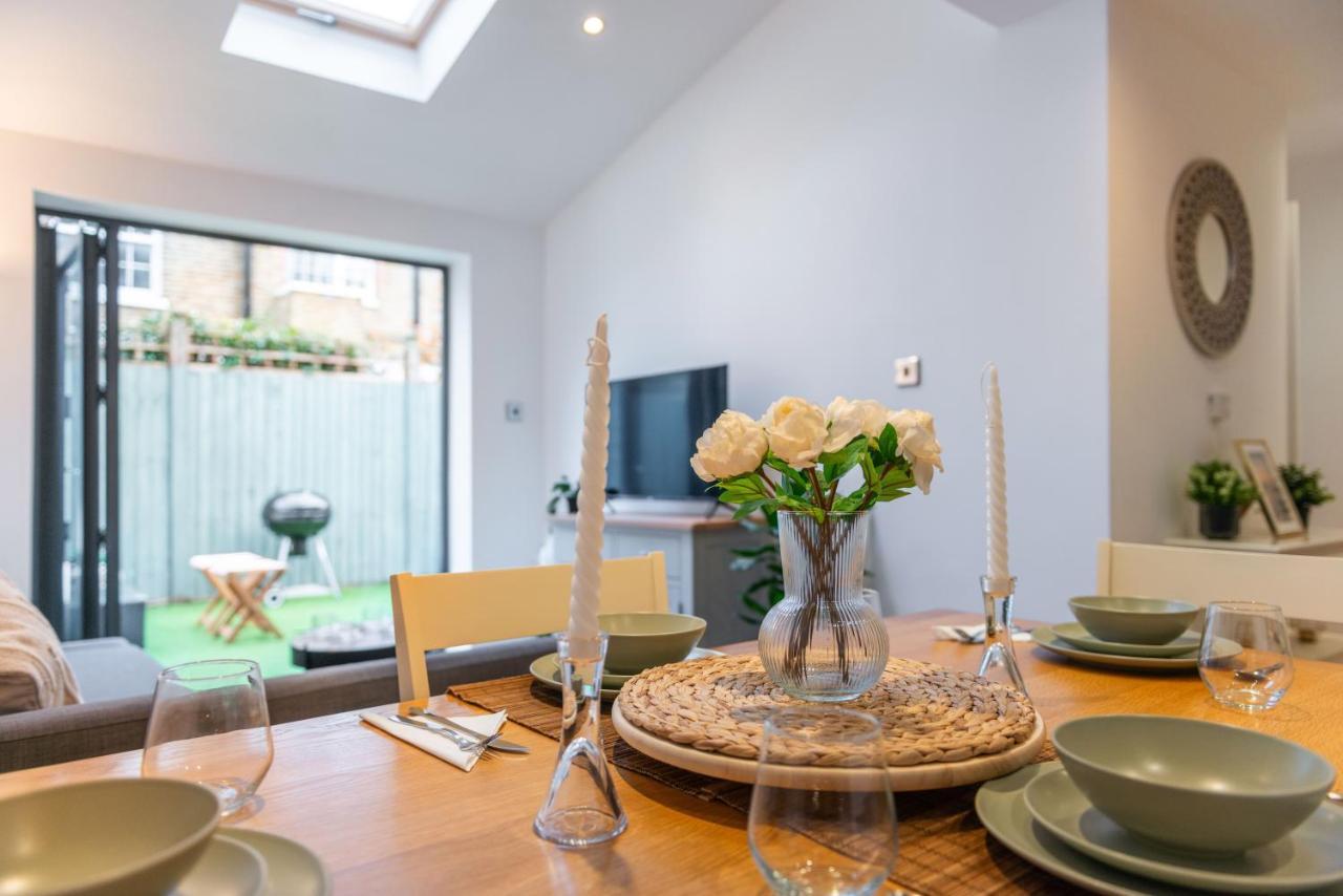 Three-bedroom Bliss In Town Leilighet *