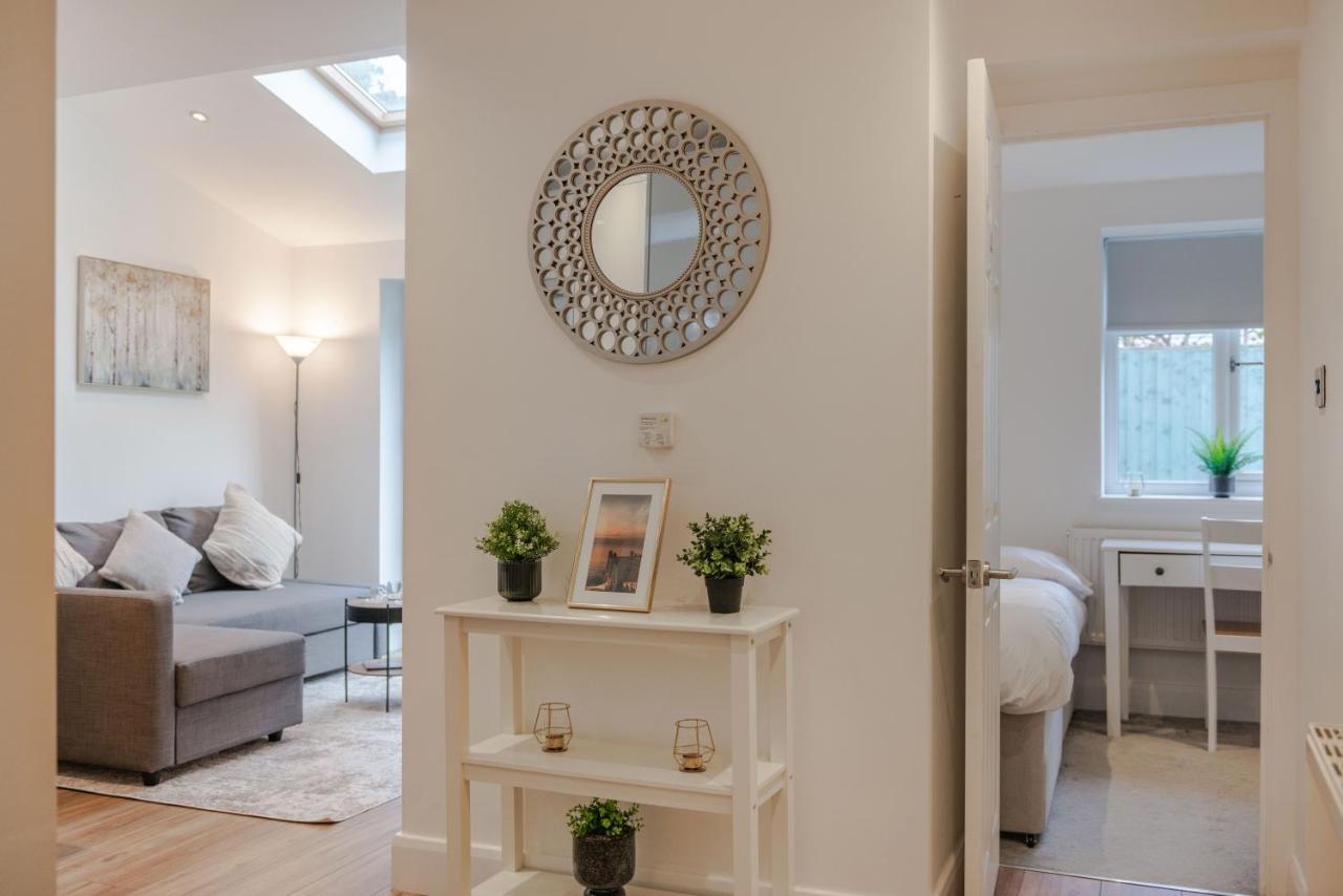 Three-bedroom Bliss In Town Leilighet London