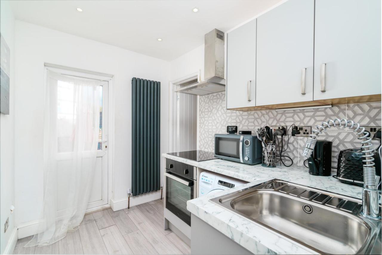 Appartement Modern 2 Bed Close To Westfield Stratford Mall With Garden Londen