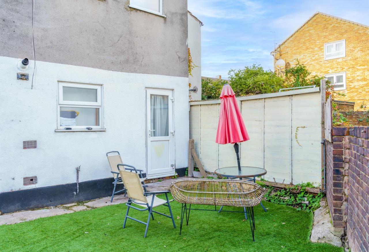 Modern 2 Bed Close To Westfield Stratford Mall With Garden Londen