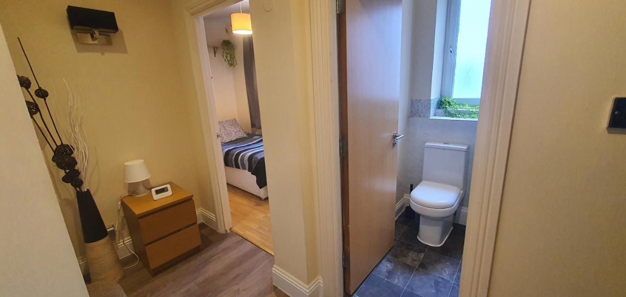 Rum i privatbostad Double Room&private Bath Near The Square Mile London