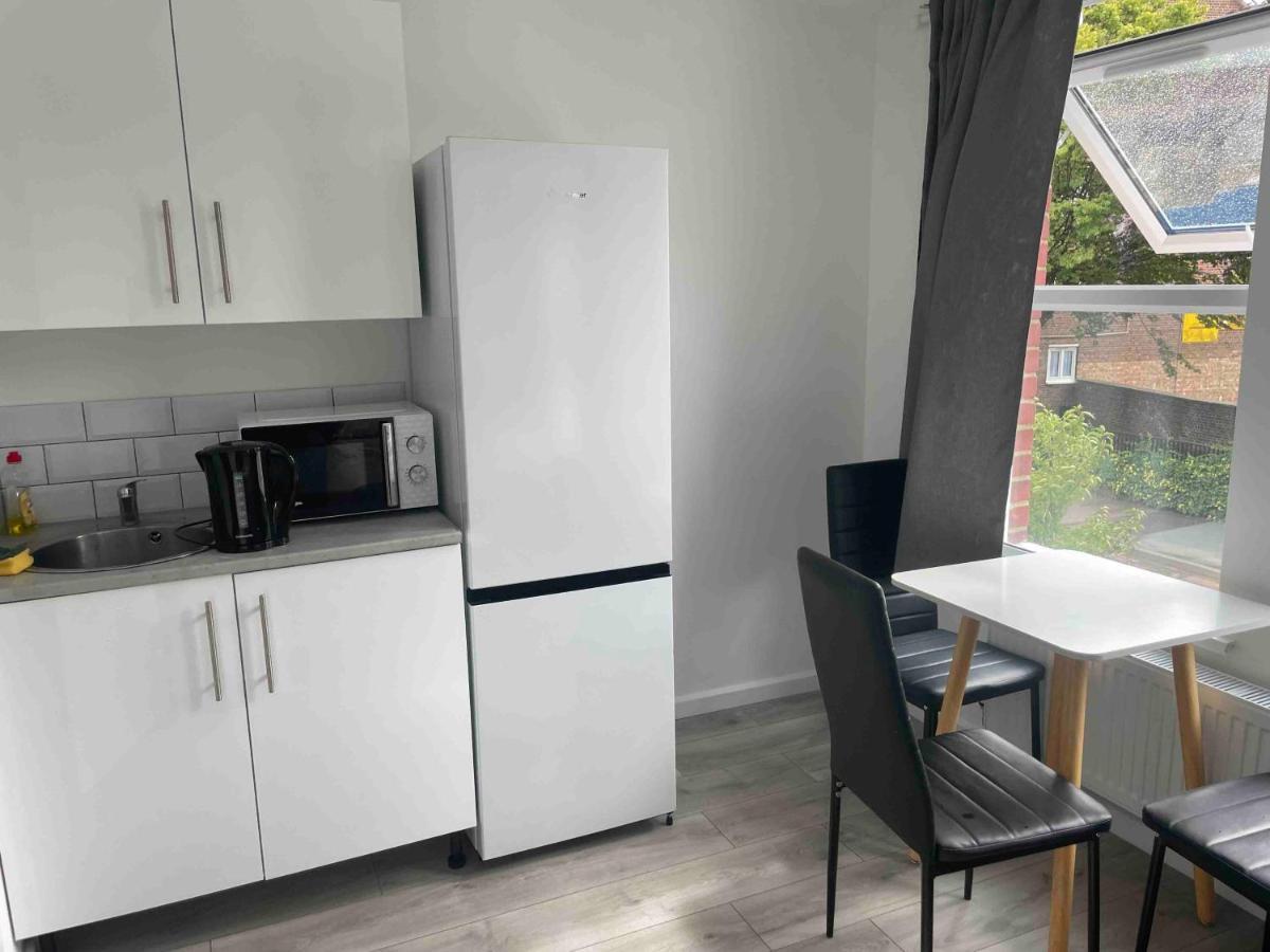 Flat Private Shower Wc And Kitchenette
