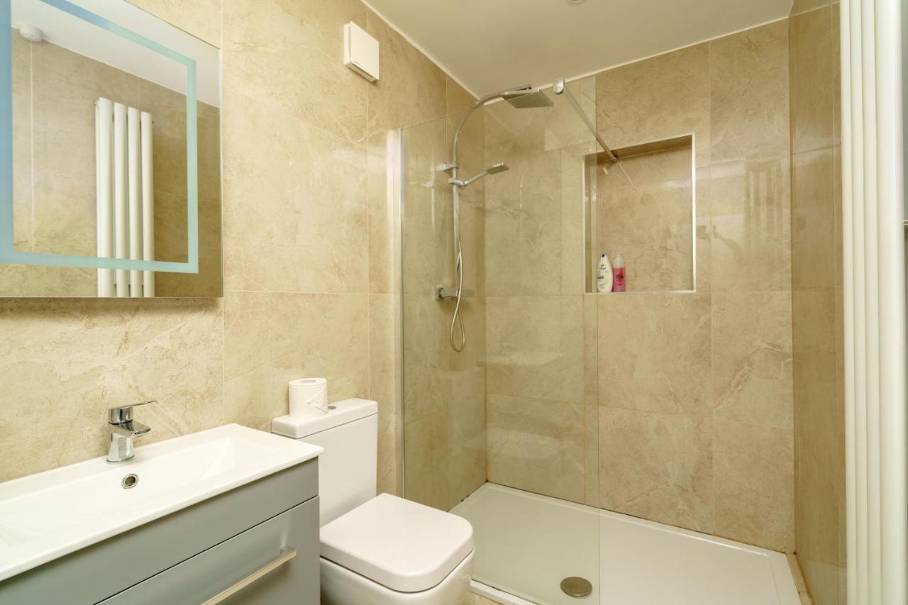 Modern 2 Bed Close To Westfield Stratford Mall With Garden Londen