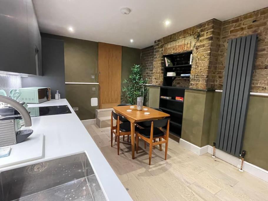 Exposed Brick Flat Finsbury Park *