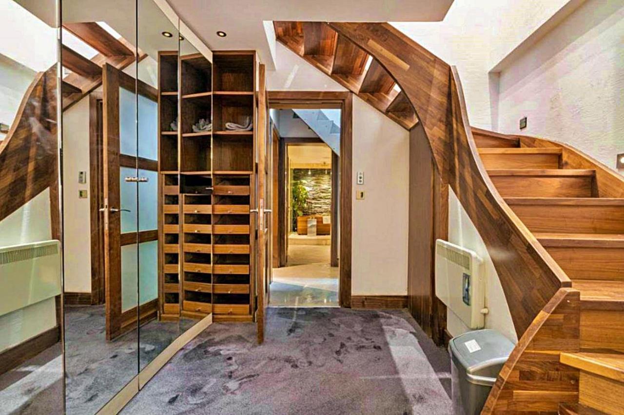 Finest Retreats - King Charles House * London