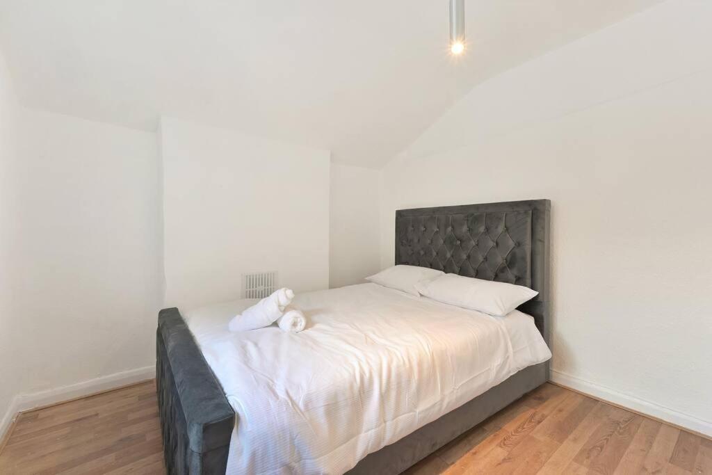 Cosy 3 Bed In Colliers Wood Semesterbostad *