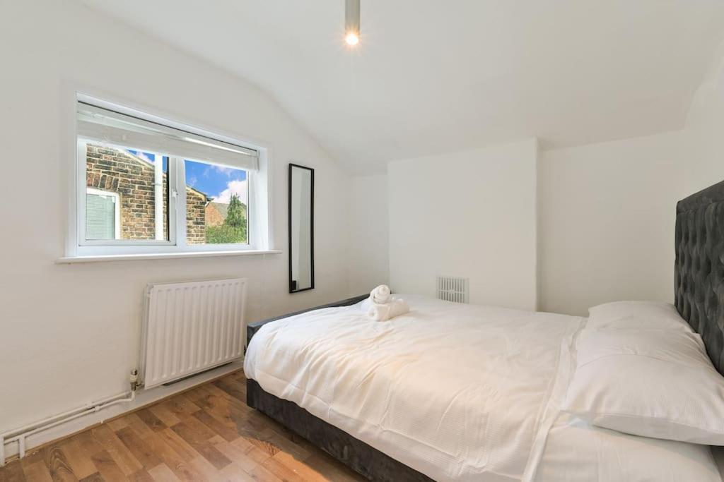 Cosy 3 Bed In Colliers Wood Semesterbostad