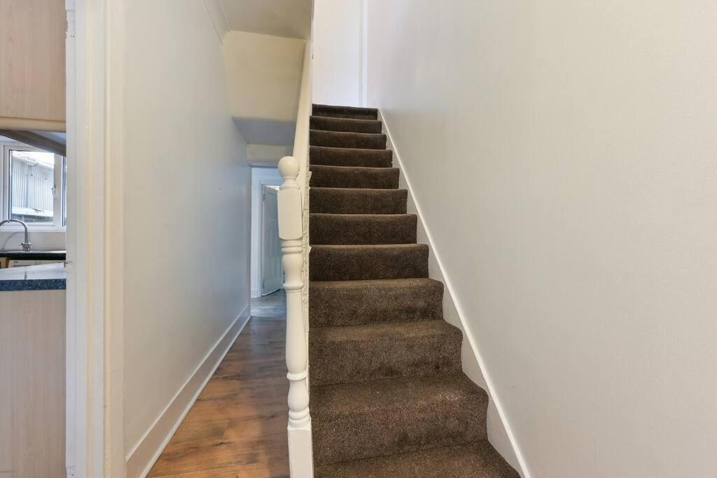 Cosy 3 Bed In Colliers Wood Semesterbostad