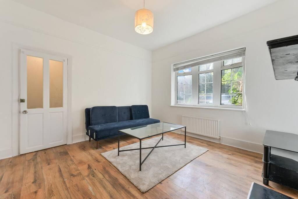 Cosy 3 Bed In Colliers Wood London