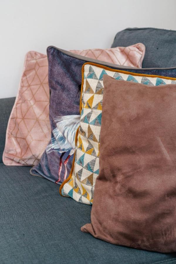 Cosy Flat Right Opp Tube Station * London