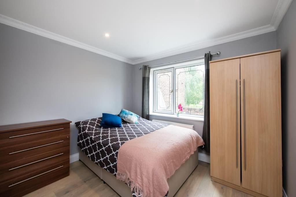 Lägenhet Cozy 2-bedroom Flat In Battersea *
