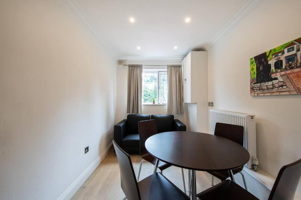 Cozy 2-bedroom Flat In Battersea Lejlighed London
