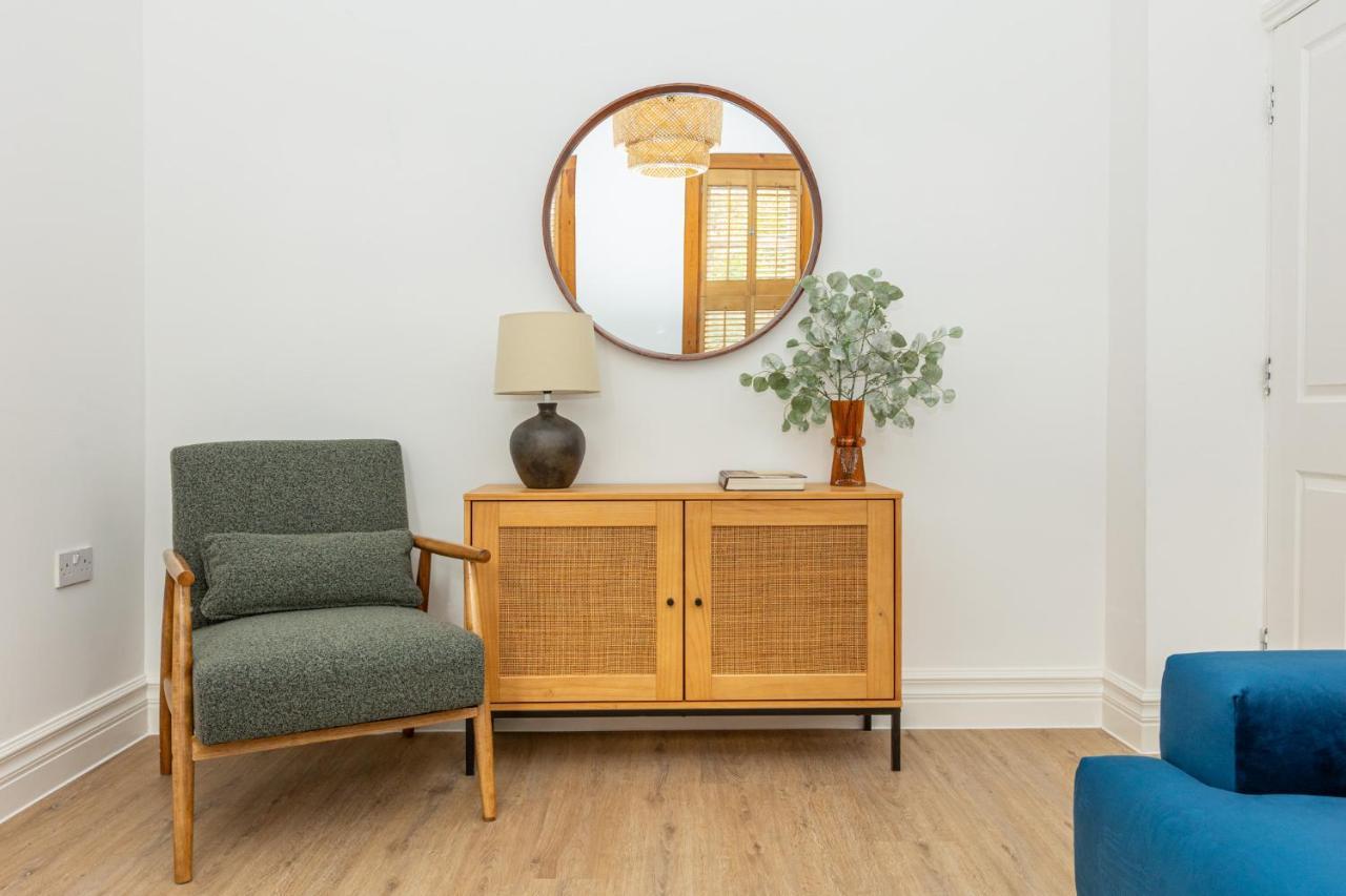 Spacious 4br 3-storey Townhouse In Lively Deptford * Londres