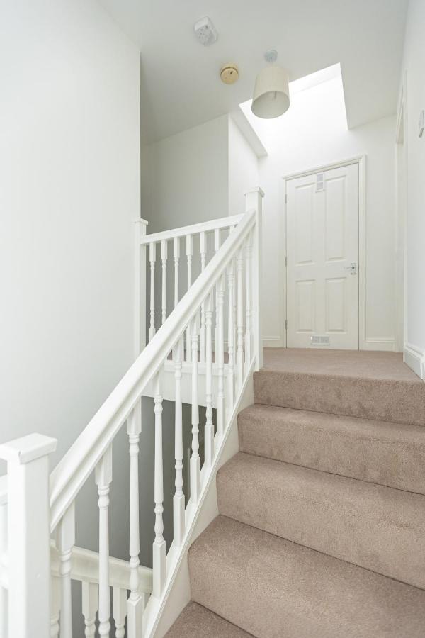 Spacious 4br 3-storey Townhouse In Lively Deptford Hébergement de vacances Londres