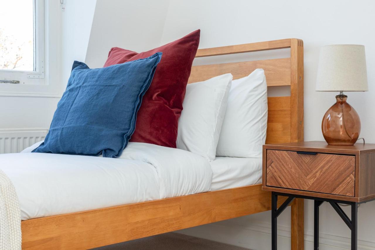 Spacious 4br 3-storey Townhouse In Lively Deptford Hébergement de vacances Londres