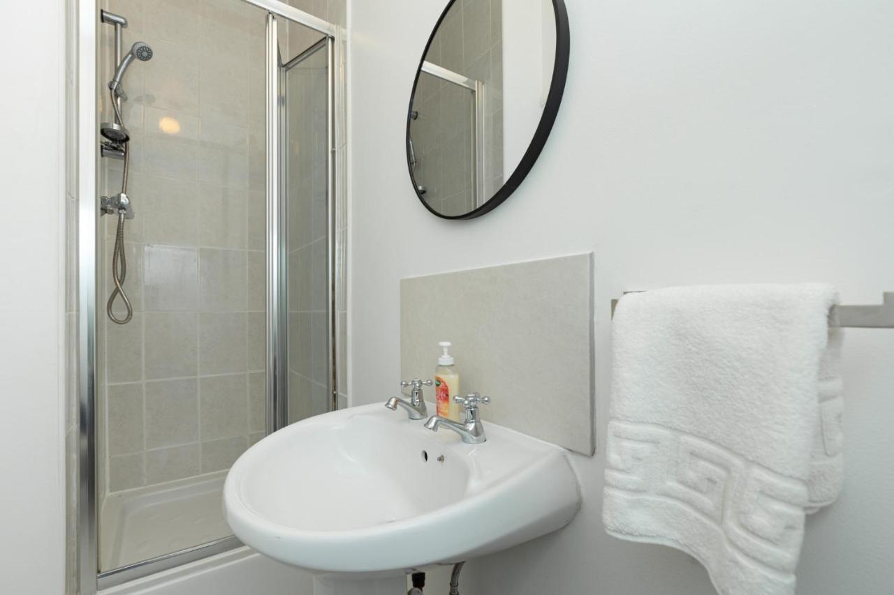 Hébergement de vacances Spacious 4br 3-storey Townhouse In Lively Deptford