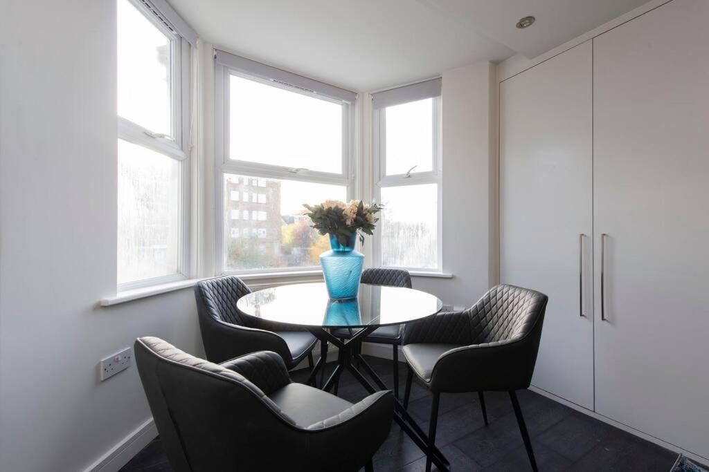 Elevated Elegance: 1br 1ba Flat In Wellmeadow Rd * Londra