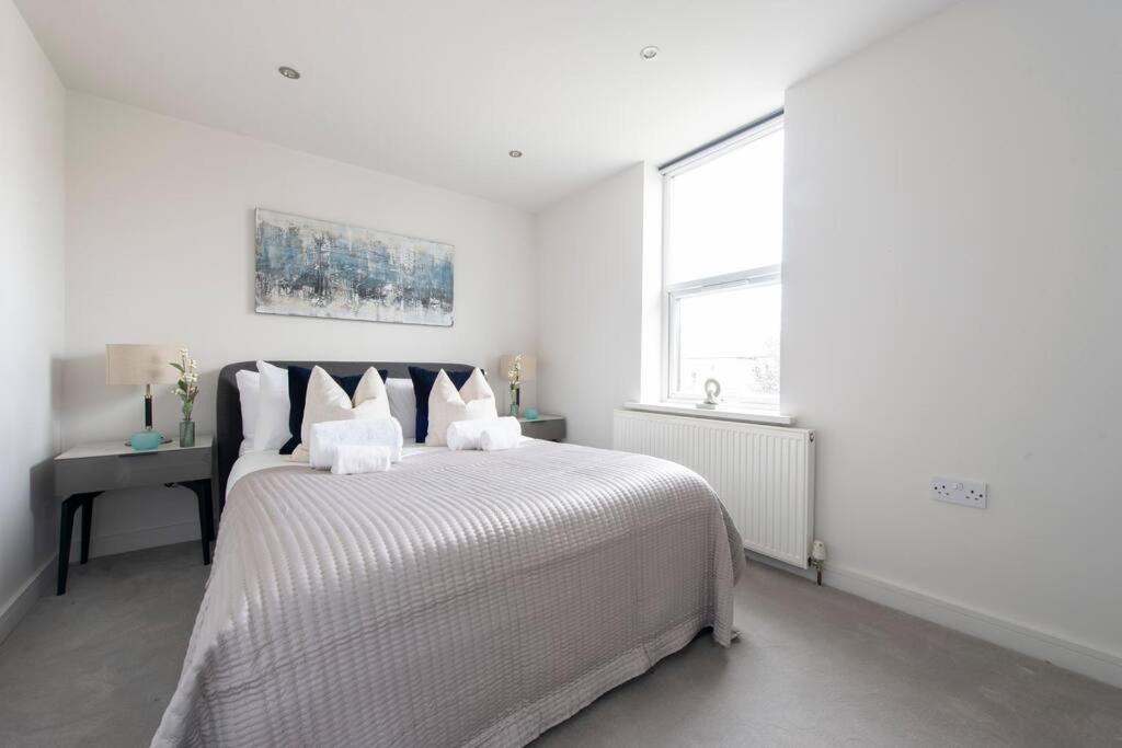 Elevated Elegance: 1br 1ba Flat In Wellmeadow Rd * Londra