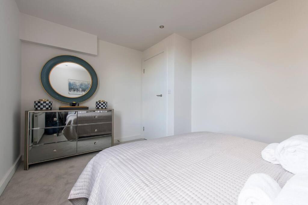Elevated Elegance: 1br 1ba Flat In Wellmeadow Rd Appartamento *