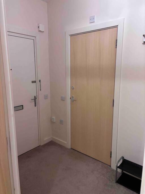 Cosy Spacious Studio Flat Stratford / Bow Lägenhet *